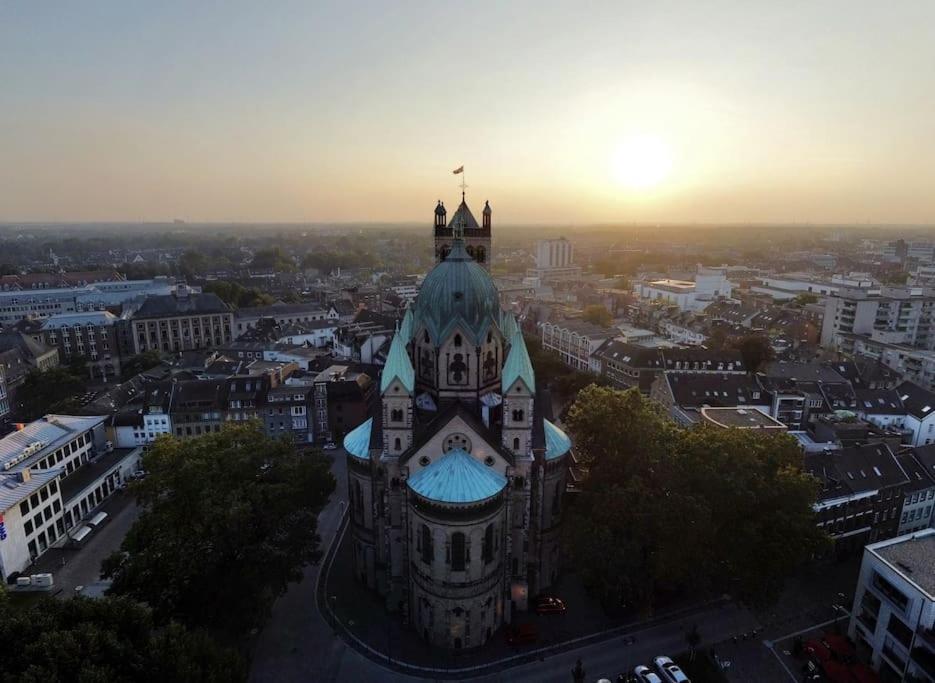1 Og Direkt An Der Laga 2026 - Moderne Stadtwohnung Am Neusser Markt! Экстерьер фото